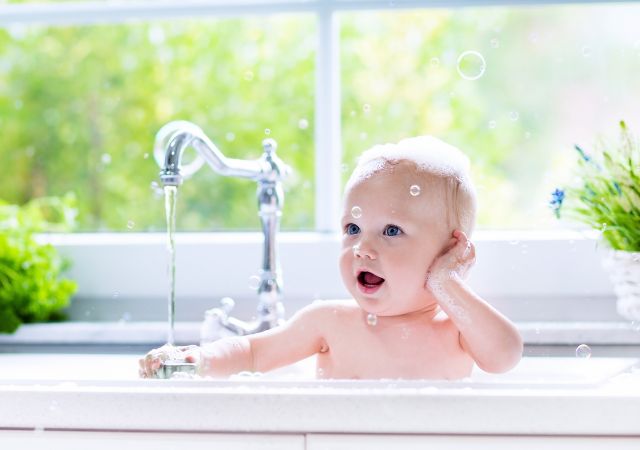 Yenidoğan Bebeği Banyo Yaptırırken Nelere Dikkat Edilmeli?