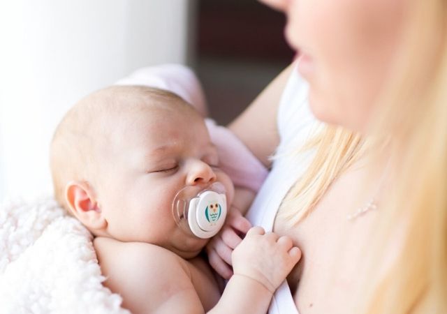 Bebeklerde Emzik Ne Sıklıkla Değiştirilmeli?
