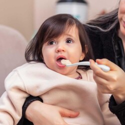 Mamajoo Ergonomik Beslenme Mama Kaşığı & Saklama Kutusu, Pembe & Beyaz, 6ay+, İkili Set - 6