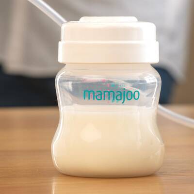 Mamajoo Elektronik Kompakt Tekli Göğüs Pompası & 4'lü Anne Sütü Saklama Kabı Seti